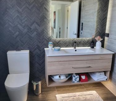 Oamaru House | Relax on Reservoir