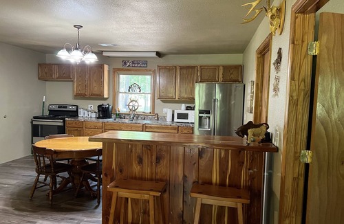 Glenwood Cabin | Relax on the Caddo