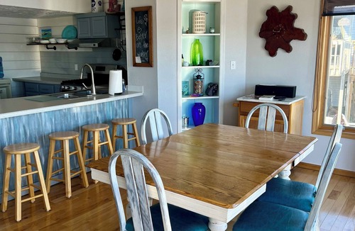 Scott County House | Relax On The Mississippi River Near LeClaire
