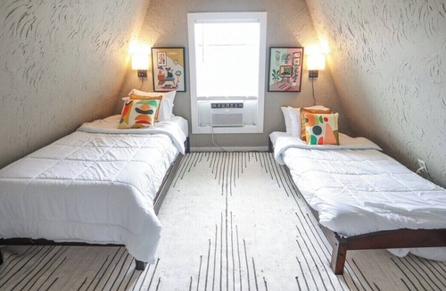 Carolyn Estates House | Relax on Waterfront of Cedar Creek Lake Sleeps 12
