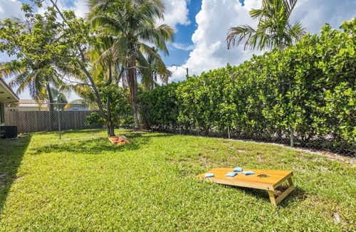 Fort Lauderdale House | Relax & Play: 3BR Retreat Near Beach + Game Room