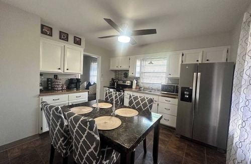 Waukegan House | Relax & Play ! 9 Minutes from Naval Base Station