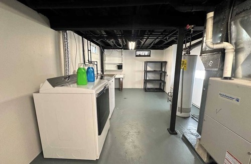 Waukegan House | Relax & Play ! 9 Minutes from Naval Base Station