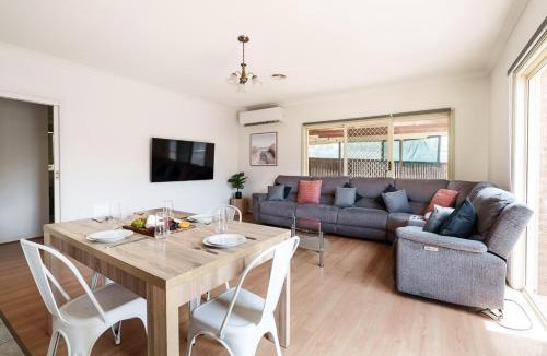 Clifton Springs House | Relax Play and Unwind Spacious Home with Yard