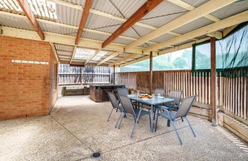 Clifton Springs House | Relax Play and Unwind Spacious Home with Yard