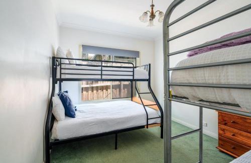 Clifton Springs House | Relax Play and Unwind Spacious Home with Yard