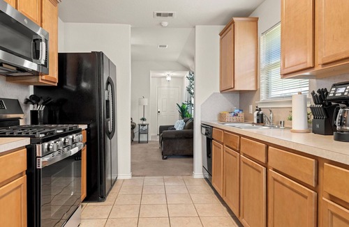 Houston House | Relax, Quiet, Clean, & 15min Away From Airport