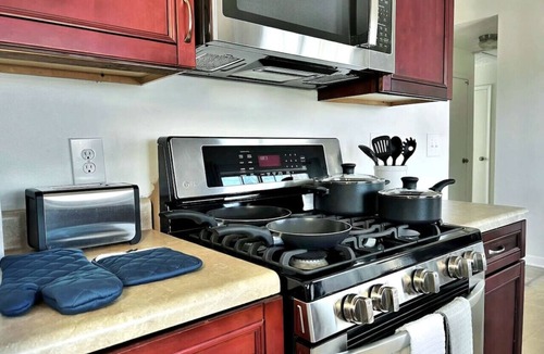 Irondale House | Relax & Recharge Near Atlanta Airport+FIFA+Nascar Racing+Game Rm