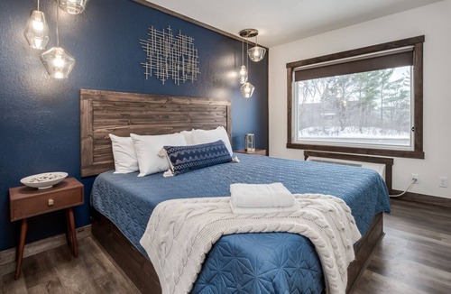 Prescott Hotel | Relax & Refresh | Free Parking & Extra Vanity