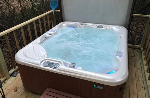 Flint Cabin | Relax & Rejuvenate at Romantic Enchanted Cottage