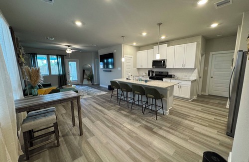 Southeast Houston House | Relax, Renew, Refresh - SF House