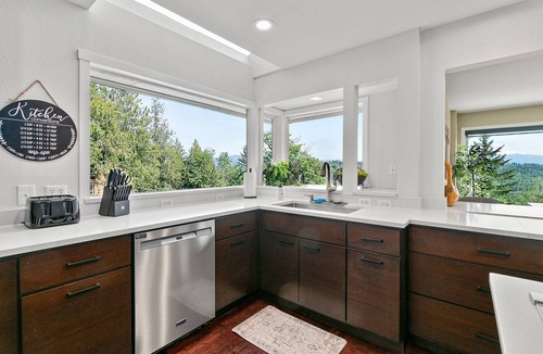 Auburn House | Relax & Renew Your Soul with Epic Rainier Views
