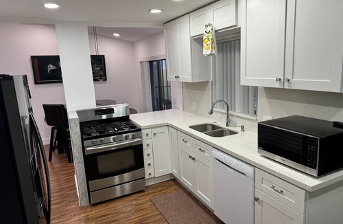 Sunrise House | Relax . safe .shopping ,quiet environment , pool table swimming pool