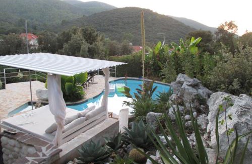 Zrnovo House | Relax tiny villas 40 meters of the beach