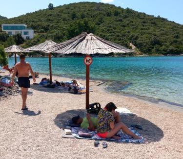 Zrnovo House | Relax tiny villas 40 meters of the beach