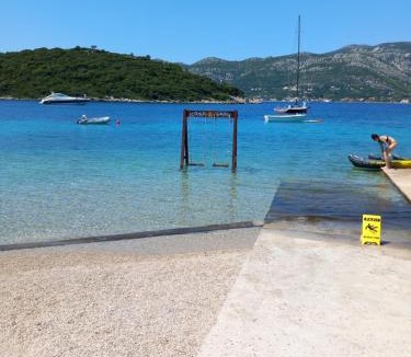 Zrnovo House | Relax tiny villas 40 meters of the beach