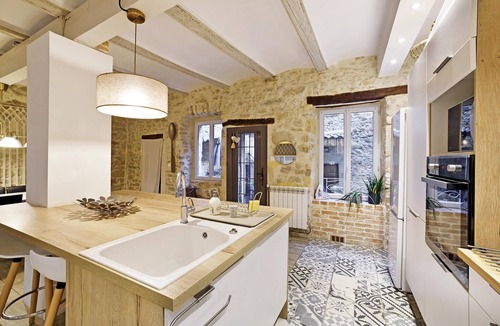 Bagnols-sur-Ceze House | Relax to the full in this beautiful vacation home with a long history.