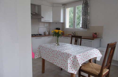 Sainte-Fereole House | Relax under the walnut tree,