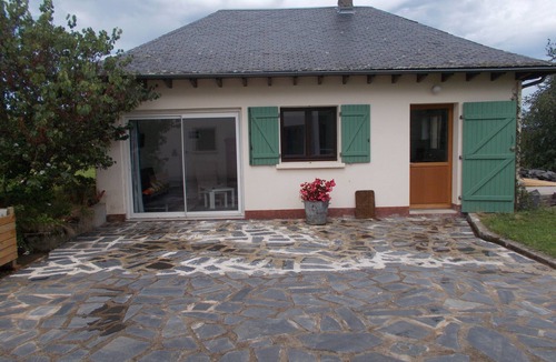 Sainte-Fereole House | Relax under the walnut tree,