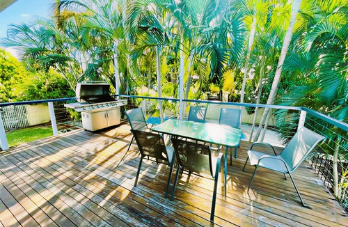 Vincent House | Relax & Unwind: 5BR Home with Pool Near CBD