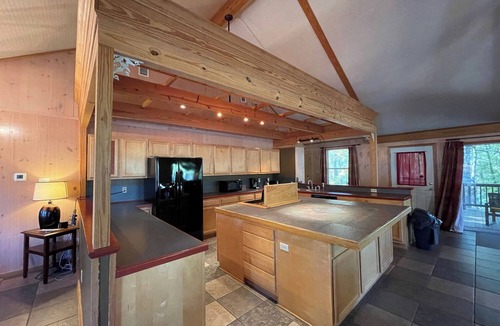 Zwolle Cabin | Relax & Unwind in this Vaulted-Ceiling Cabin with Fireplace, Full Kitchen & Lake Views