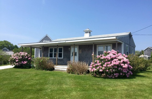 Little Compton Cottage | Relax Watching Sunrises Over South Shore Beach in LC!