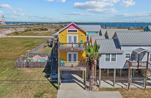 North Beach House | Relax with harbor bridge views and beach access in this cozy retreat. Sleeps 6