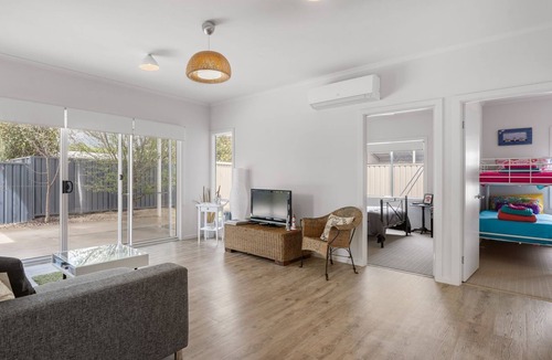 Goolwa House | Relax with nature down by the Riverside