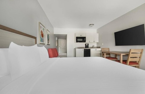 Canyon Corridor Hotel | Relax with Stunning Pool Views from Your Private Balcony in This Modern Suite