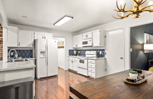 Pollock Pines House | Relax, work or play at this cozy mountain chalet