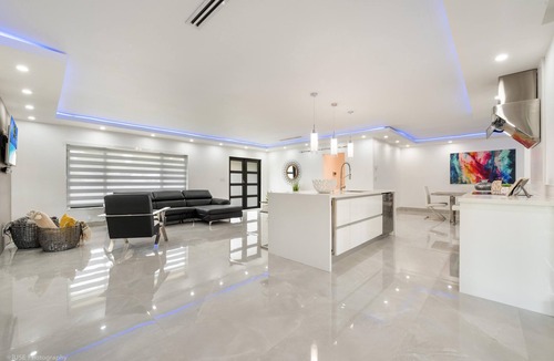 Palmetto Estates House | Relaxation and Fun in Miami /Heated Pool