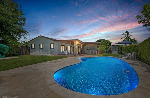 Palmetto Estates House | Relaxation and Fun in Miami /Heated Pool