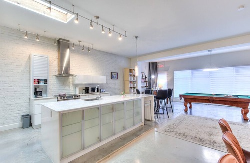 Maisonneuve Apartment | Relaxation, comfort, and convenience! The ultimate destination to experience Montreal.