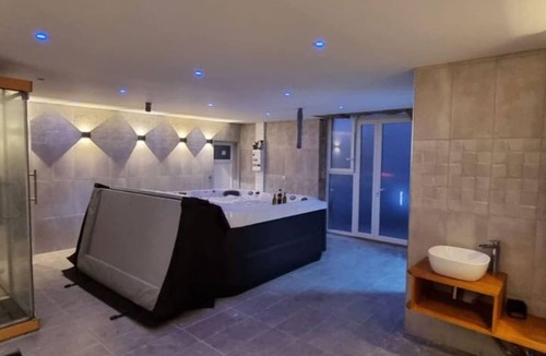Valence Other | Relaxation or seminar in a Château with heated swimming pool. Magnificent estate.