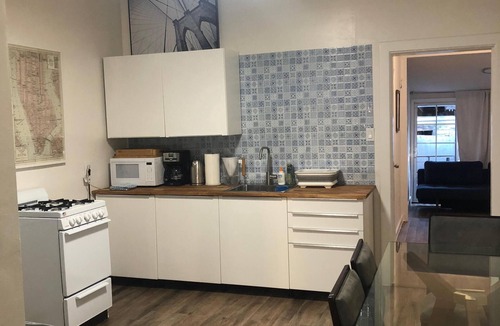 Hoover - Foster House | Relaxed and Spacious 2 BR Apartment with a Patio