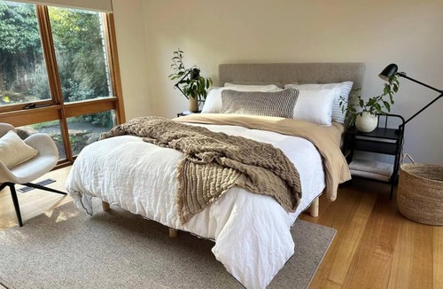 Mount Clear House | Relaxed and stylish -self check in, secure parking