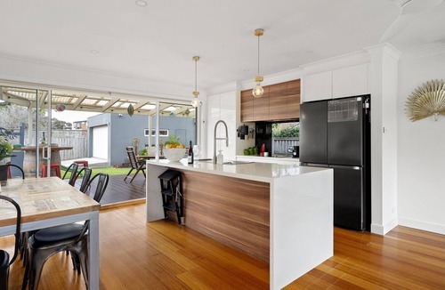 Mordialloc House | Relaxed Bayside Stay with Outdoor Space