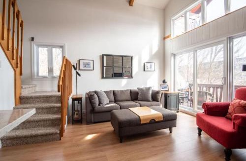 Mont-Tremblant House | Relaxed Chalet with Views of Mont-Tremblant