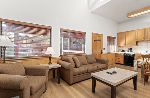 Tahoe Vista Condo | Relaxed Lakefront Living Cozy 1BR Tahoe Condo