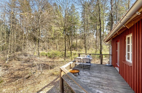 Thorsoe House | Relaxed living in tranquil wooden cottage near forest and meadows.