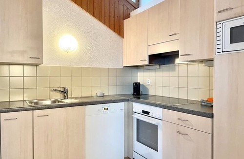 Leissigen Condo | Relaxed Loft Stay Between Lake & Mountains