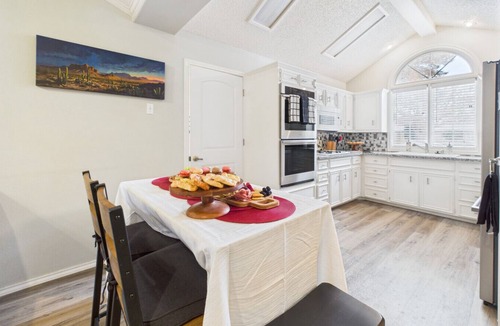 Lubbock House | Relaxed Lubbock Home w/Workspace & Full Kitchen