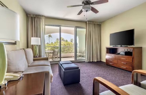 Poipu Hotel | Relaxed Suite Near Shipwreck Beach + Parking & Pool Access + Kitchen
