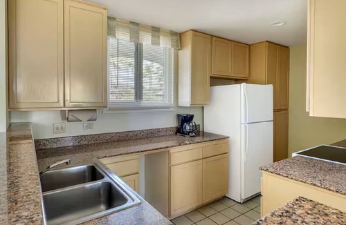 Poipu Hotel | Relaxed Suite Near Shipwreck Beach + Parking & Pool Access + Kitchen