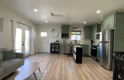 Westchester Cottage | Relaxed, warm modern cottage in Los Angeles.