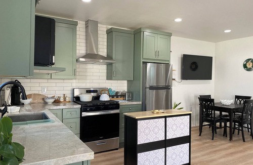 Westchester Cottage | Relaxed, warm modern cottage in Los Angeles.