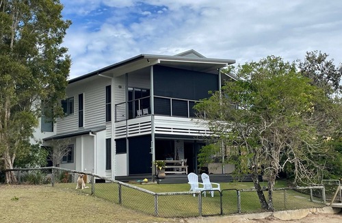 Gold Coast House | Relaxing Waterfront Home with Beach Vibe
