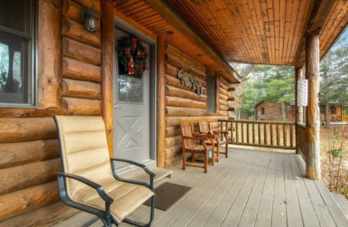 New Lisbon Cabin | Relaxin Cabins 2BR, 1BA #3