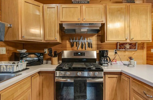 New Lisbon Cabin | Relaxin Cabins 2BR, 1BA #4