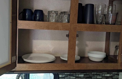 Severn House | Relaxing 1 bedroom 2019 Camper beside the Seven River